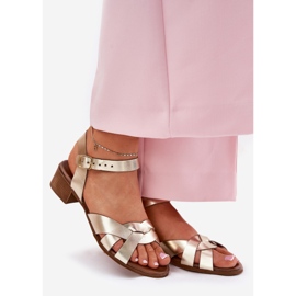 Sandalias de cuero con un delicado tacón Zazoo 40372 Oro dorado 1