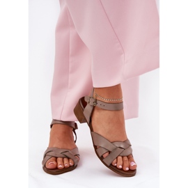 Sandalias de cuero con un delicado Zazoo 40372 Tallado oscuro beige 2
