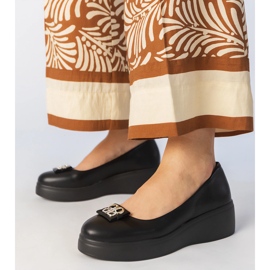 Zapatos negros en la plataforma con decoración de circón 1