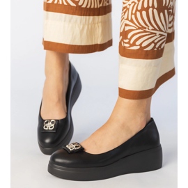 Zapatos negros en la plataforma con decoración de circón 2