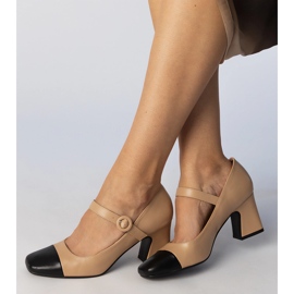 Bombas para mujeres beige con nariz negra 2