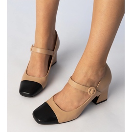 Bombas para mujeres beige con nariz negra 4