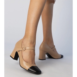 Bombas para mujeres beige con nariz negra 6