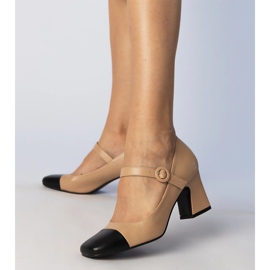 Bombas para mujeres beige con nariz negra 7