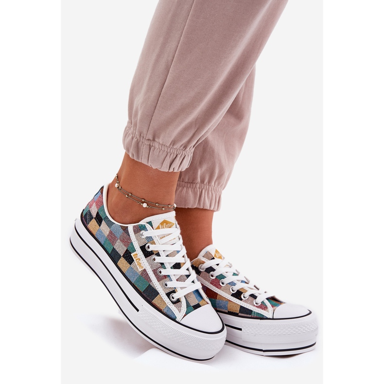 Zapatillas de deporte femeninas estampadas en la plataforma multicolor de Lee Cooper LCW-25-31-3441L beige 1