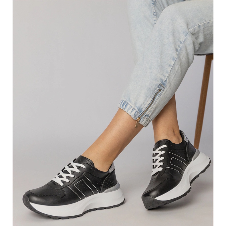 Zapatillas deportivas negras con un inserto plateado negro 2