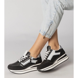 Zapatillas deportivas negras decoradas con un control deslizante negro 2