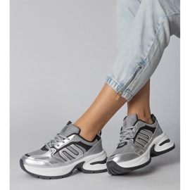 Zapatillas de deporte de Silver Sports en una suela masiva plata 1