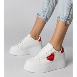 Zapatillas blancas con corazón rojo blanco 1
