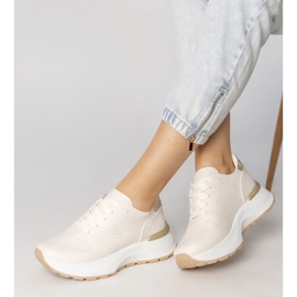 Zapatillas de deporte deportivas beige con una inserción dorada 2