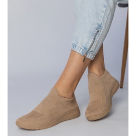 Beige Sports Sneakers con una parte superior de Socking 2 Beige Sports Sneakers con una parte superior de Socking 2