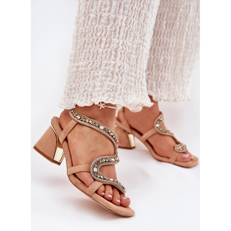 Sandalias de mujeres en una publicación con Artiker 56C1374 Crystals beige 2