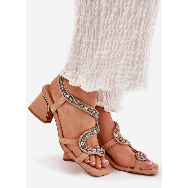 Sandalias de mujeres en una publicación con Artiker 56C1374 Crystals beige 1
