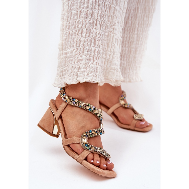 Sandalias de mujeres en una publicación con Artiker 56C1377 Crystals beige 2