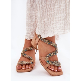 Sandalias de mujeres en una publicación con Artiker 56C1377 Crystals beige 3