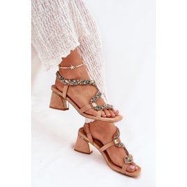 Sandalias de mujeres en una publicación con Artiker 56C1377 Crystals beige 8
