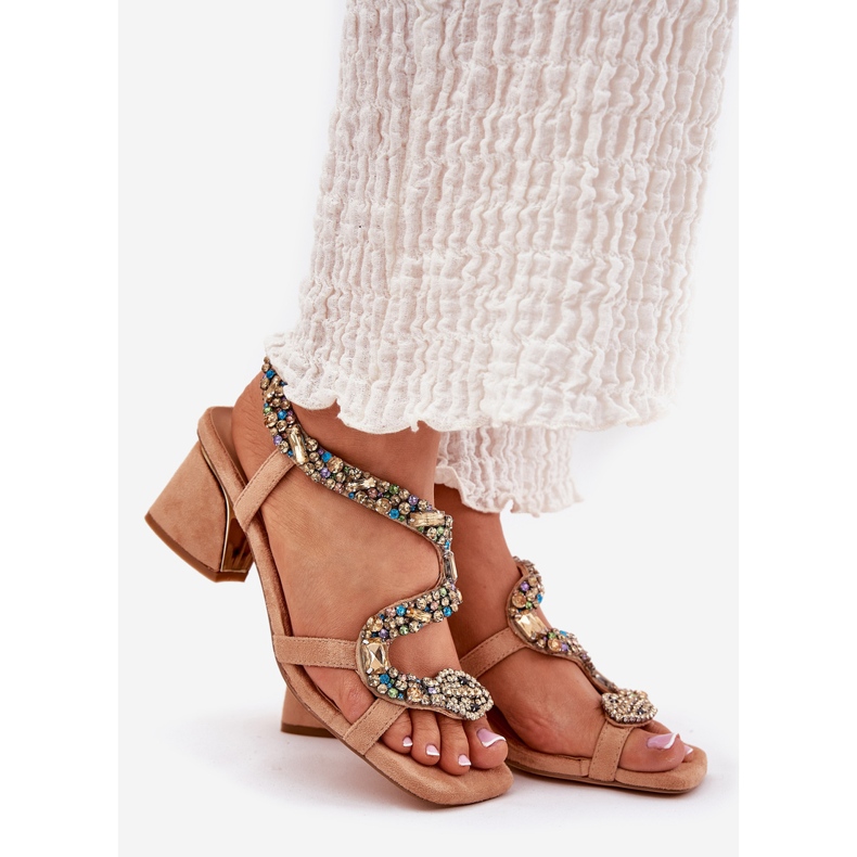 Sandalias de mujeres en una publicación con Artiker 56C1377 Crystals beige 1