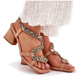 Sandalias de mujeres en una publicación con Artiker 56C1377 Crystals beige 10