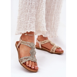 Sandalias de mujeres planas con un patrón de encaje Artiker 56C1281 PLN dorado 2