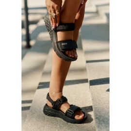 Sandalias deportivas femeninas en la plataforma negra Big Star RR274A077 negro 3