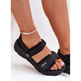 Sandalias deportivas femeninas en la plataforma negra Big Star RR274A077 negro 11