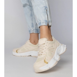 Beige Sports Sneakers en una suela masiva 1