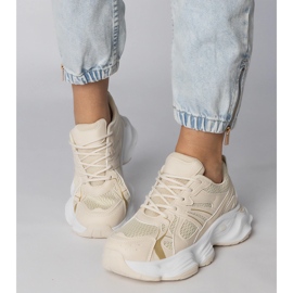 Beige Sports Sneakers en una suela masiva 2