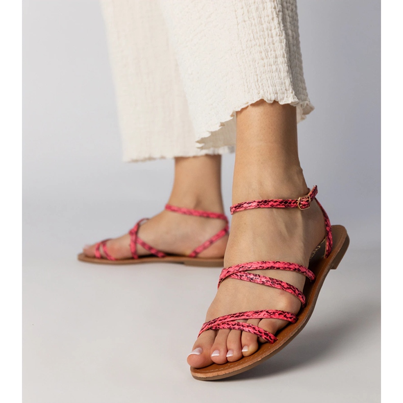 Sandalias rosadas en una suela plana rosado 1 Sandalias rosadas en una suela plana rosado 1