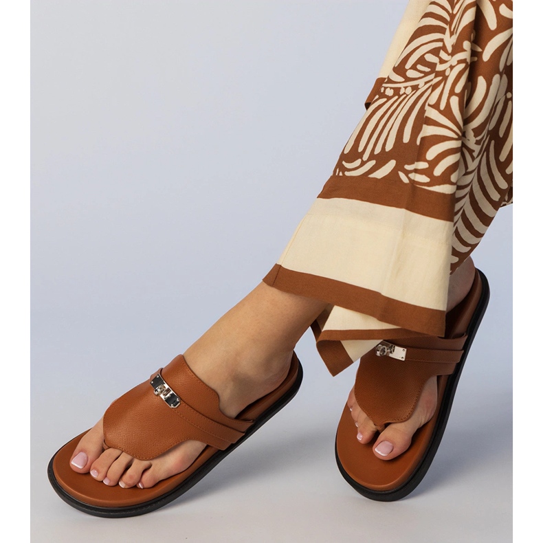 Flip marrón -Flops elegantes con un adorno 2 Flip marrón -Flops elegantes con un adorno 2