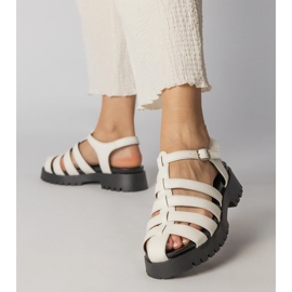 Sandalias blancas en la plataforma con una línea de los dedos blanco 3