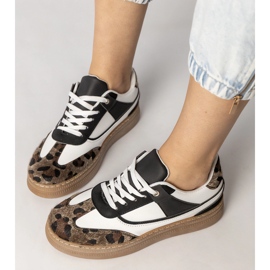 Zapatillas de deporte en blanco y negro con accesorio de leopardo 3