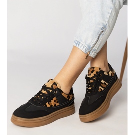 Zapatillas negras con accesorio de leopardo negro 2 Zapatillas negras con accesorio de leopardo negro 2