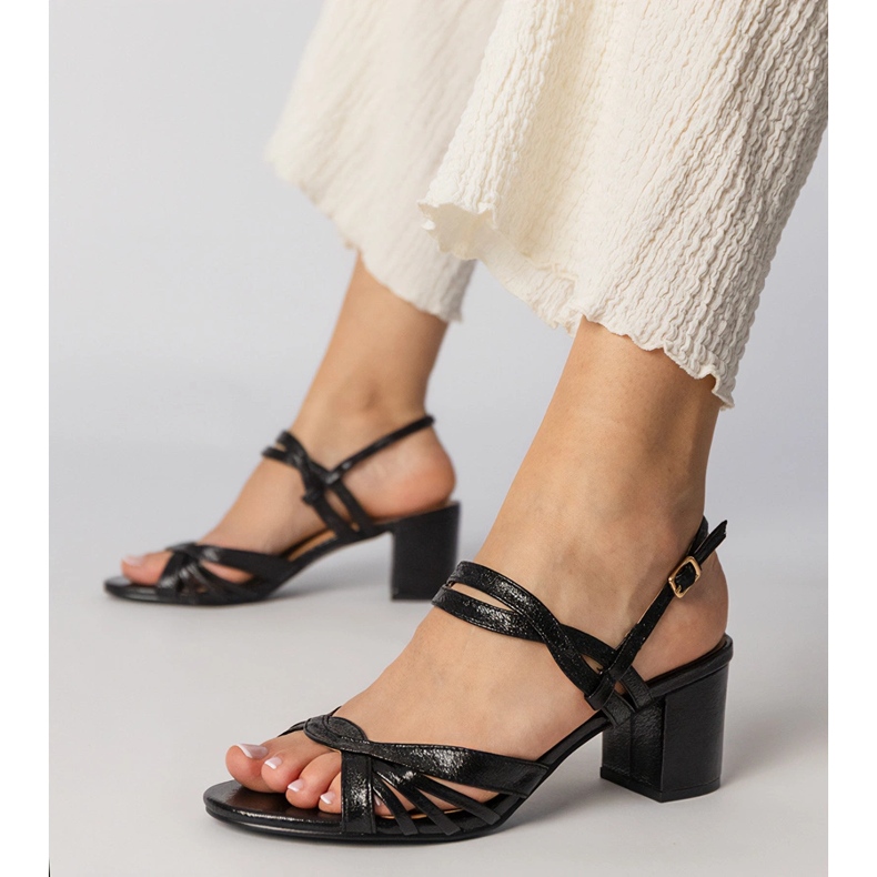 Sandalias negras de tacón para mujer. negro 1