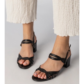 Sandalias negras de tacón para mujer. negro 4