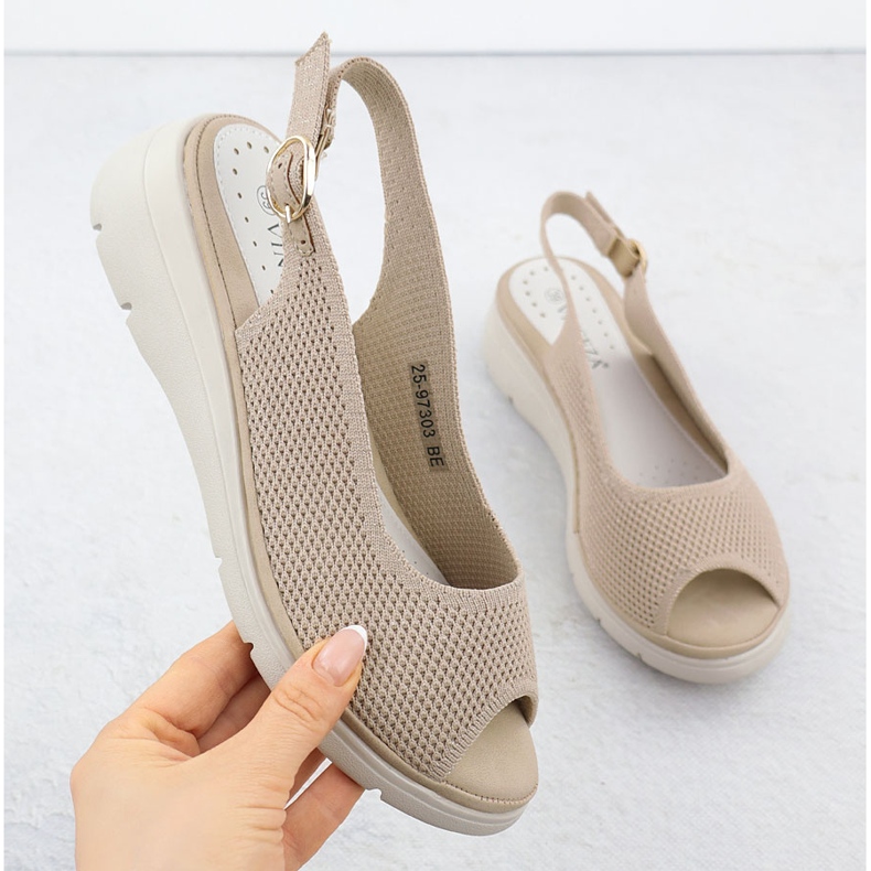 Vinceza Sandalias para mujeres para la cuña textil beige vincza 97303 1