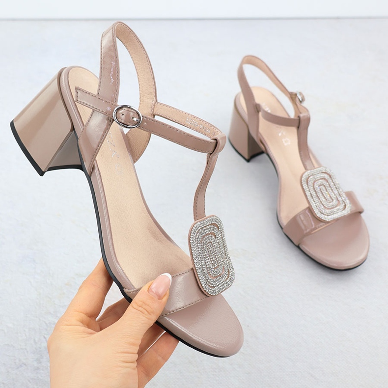 Vinceza Sandalias de cuero para mujeres en el pilar con circones beige 1