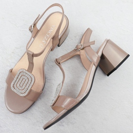 Vinceza Sandalias de cuero para mujeres en el pilar con circones beige 2