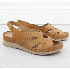 Sandalias para mujeres de cuero en cuñas Helios marrón claro 144 2