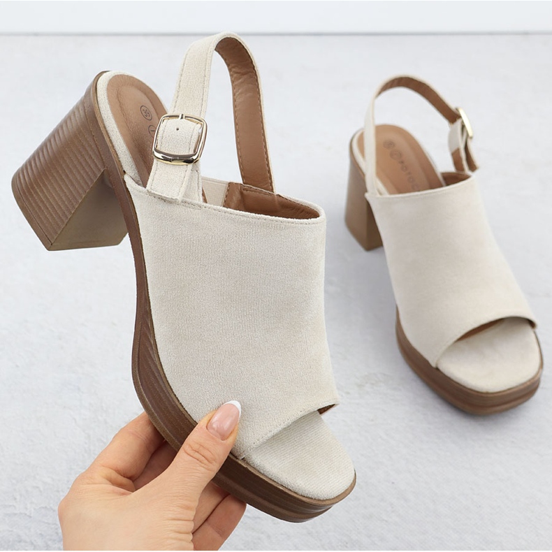 Sandalias de gamuza para mujeres en la publicación beige Potocki 54313 1