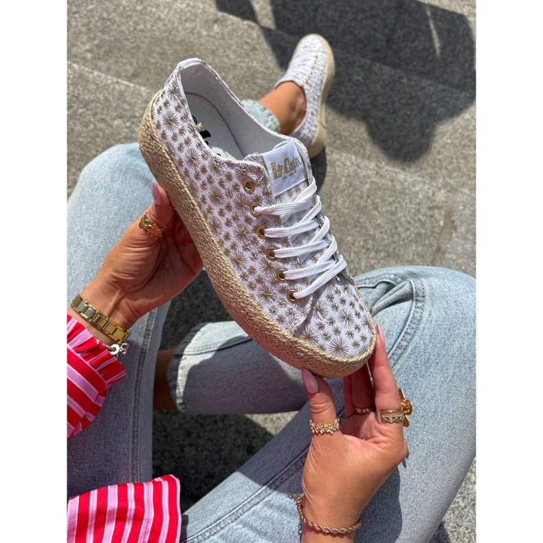 Zapatillas de zapatillas móviles en la plataforma con Lee Cooper LCW-25-08-3648L White and Gold blanco 1
