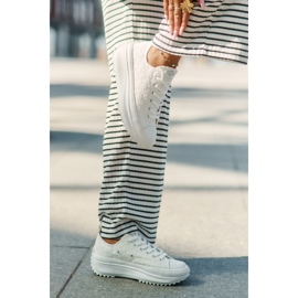 Zapatillas para mujeres con bordados en la plataforma Lee Cooper LCW-25-31-3465L White blanco 2