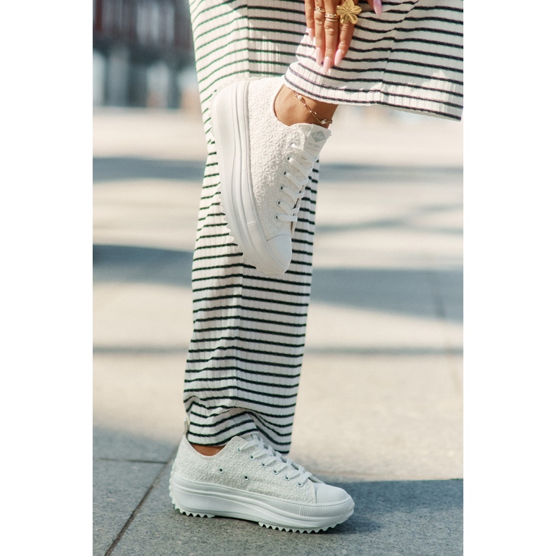 Zapatillas para mujeres con bordados en la plataforma Lee Cooper LCW-25-31-3465L White blanco 2