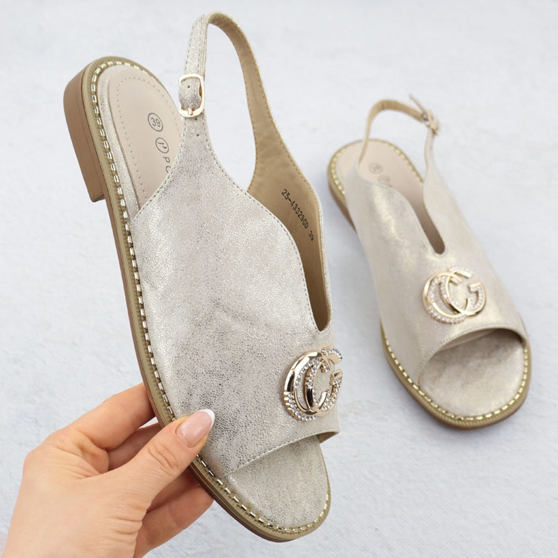 Sandalias femeninas construidas con un adorno de dorado 43329 Potocki 1 Sandalias femeninas construidas con un adorno de dorado 43329 Potocki 1