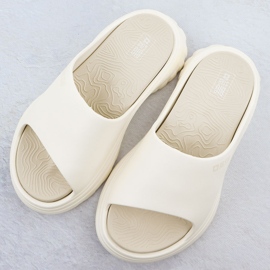 Sports Sports Flip Flip en una espesa suela Beige Big Star RR274A579 3