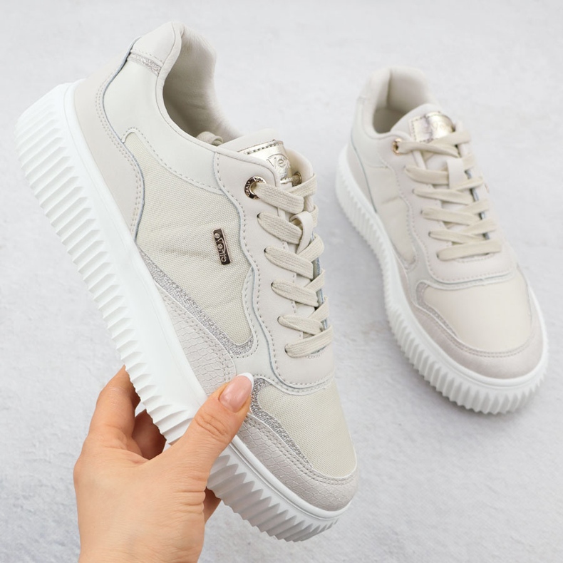 Zapatillas de cuero femenino beige evento 8240 1