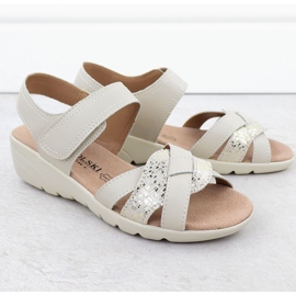 Sandalias de cuero para mujeres para Beige T.Sokolski L25-631 2