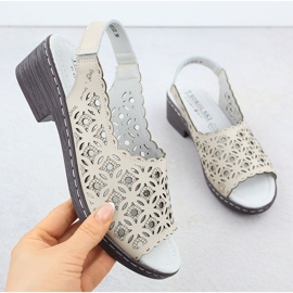 Sandalias de cuero para mujeres abiertas en la almohadilla beige T.Sokolski L25-25 1
