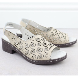 Sandalias de cuero para mujeres abiertas en la almohadilla beige T.Sokolski L25-25 2