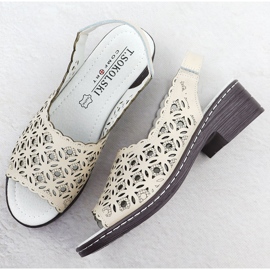 Sandalias de cuero para mujeres abiertas en la almohadilla beige T.Sokolski L25-25 3