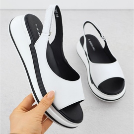 Sandalias de cuero para mujeres para cuñas blancas T.Sokolski L25-247 blanco 1